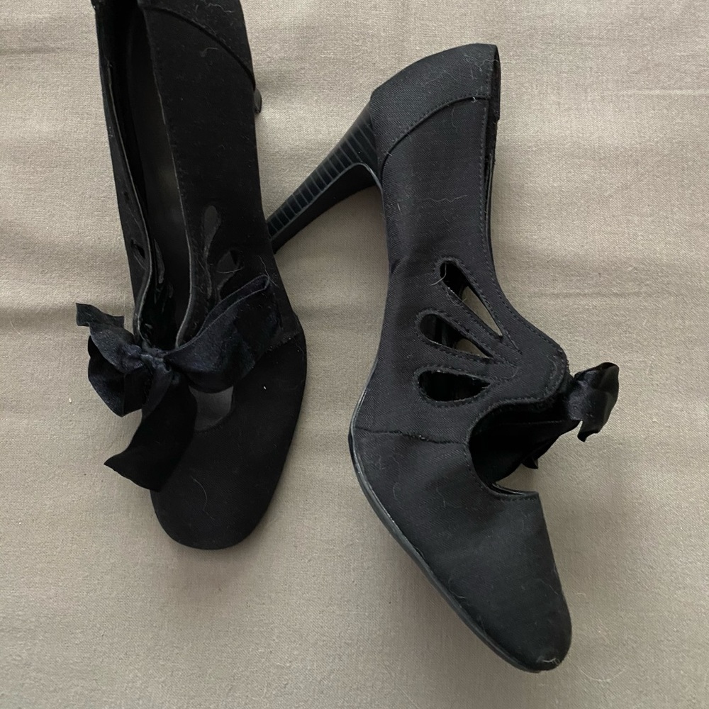 Black heels w/ silk tie